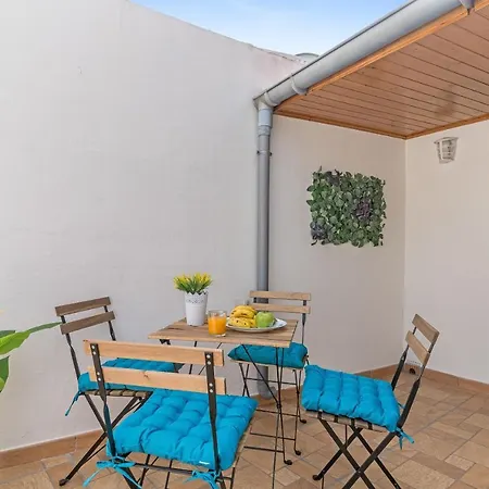 Apartment Home2book Charming Attic Center, Terrace