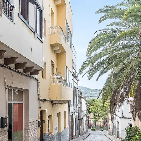 Home2book Charming Attic Center, Terrace Apartman