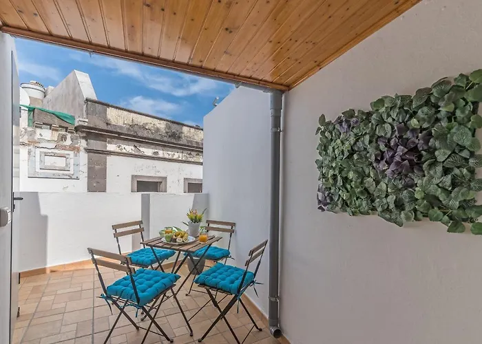 아파트 Home2book Charming Attic Center, Terrace 아루카스